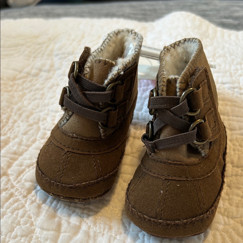 Stylish Brown Kids Boots with Cozy Lining nwt
